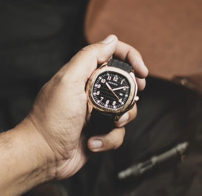 Rose Gold Silicone Black Plated Round Dial Date Analog Watch For Men