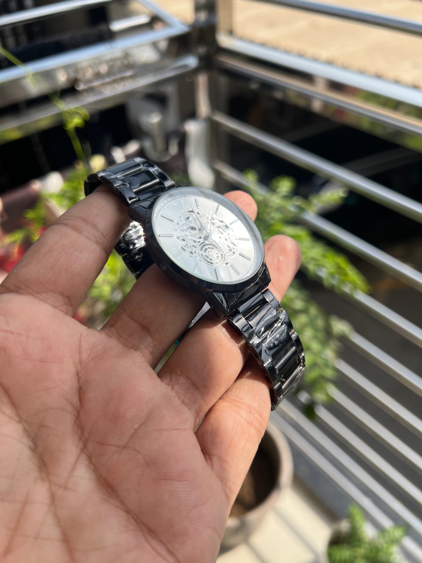 Black & White Plated Round Dial Precious Analog Watch For Men