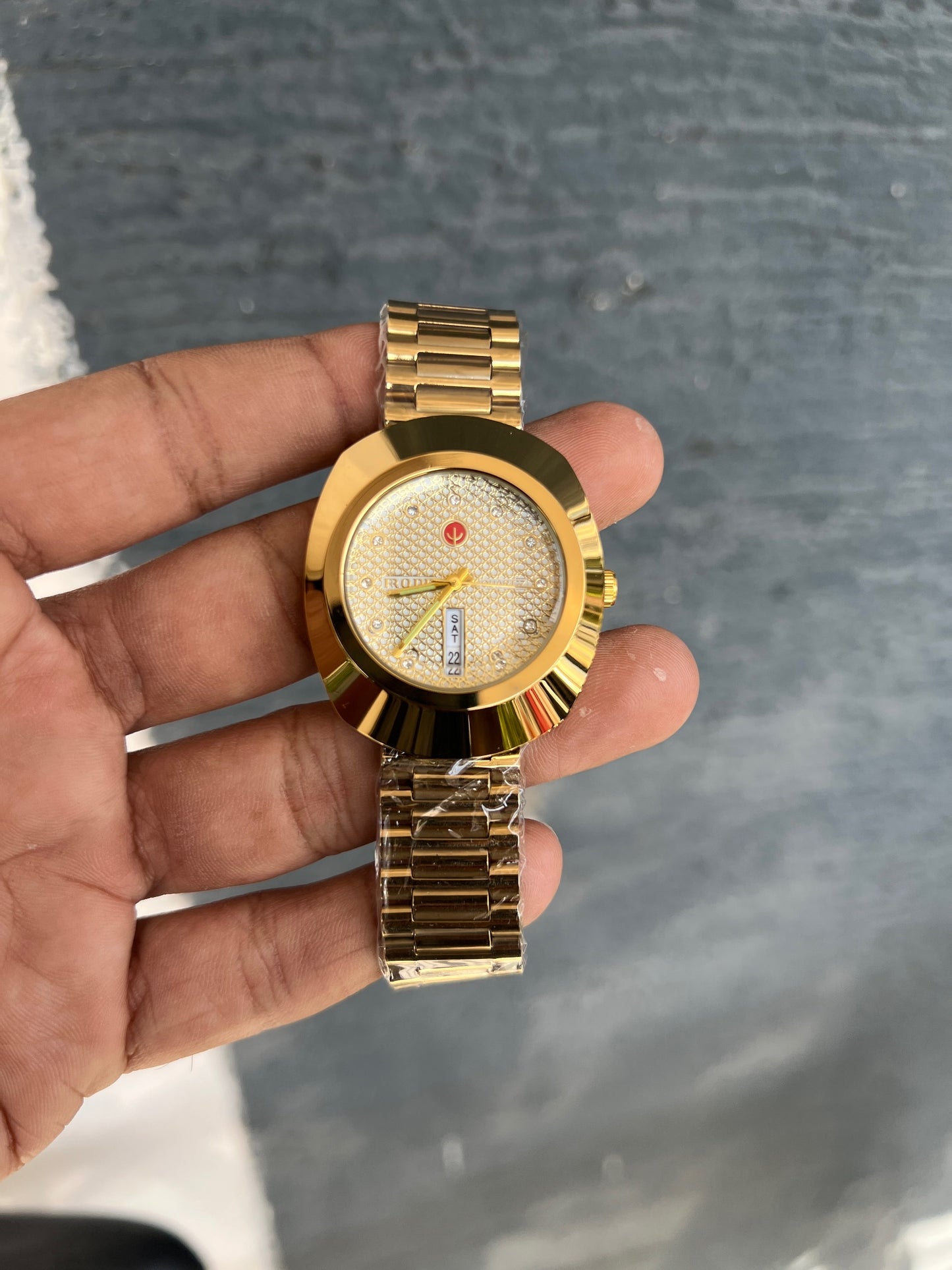 Gold Plated Round  Diamond Dial Day Date Analog Watch For Men