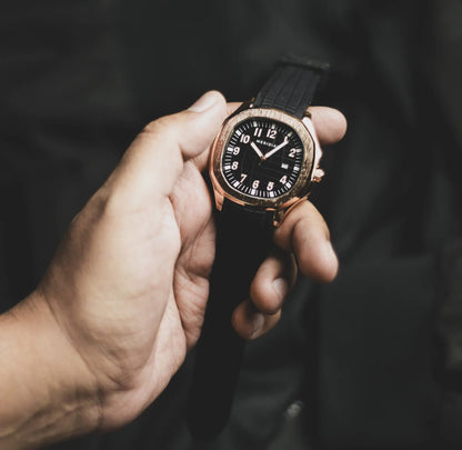 Rose Gold Silicone Black Plated Round Dial Date Analog Watch For Men