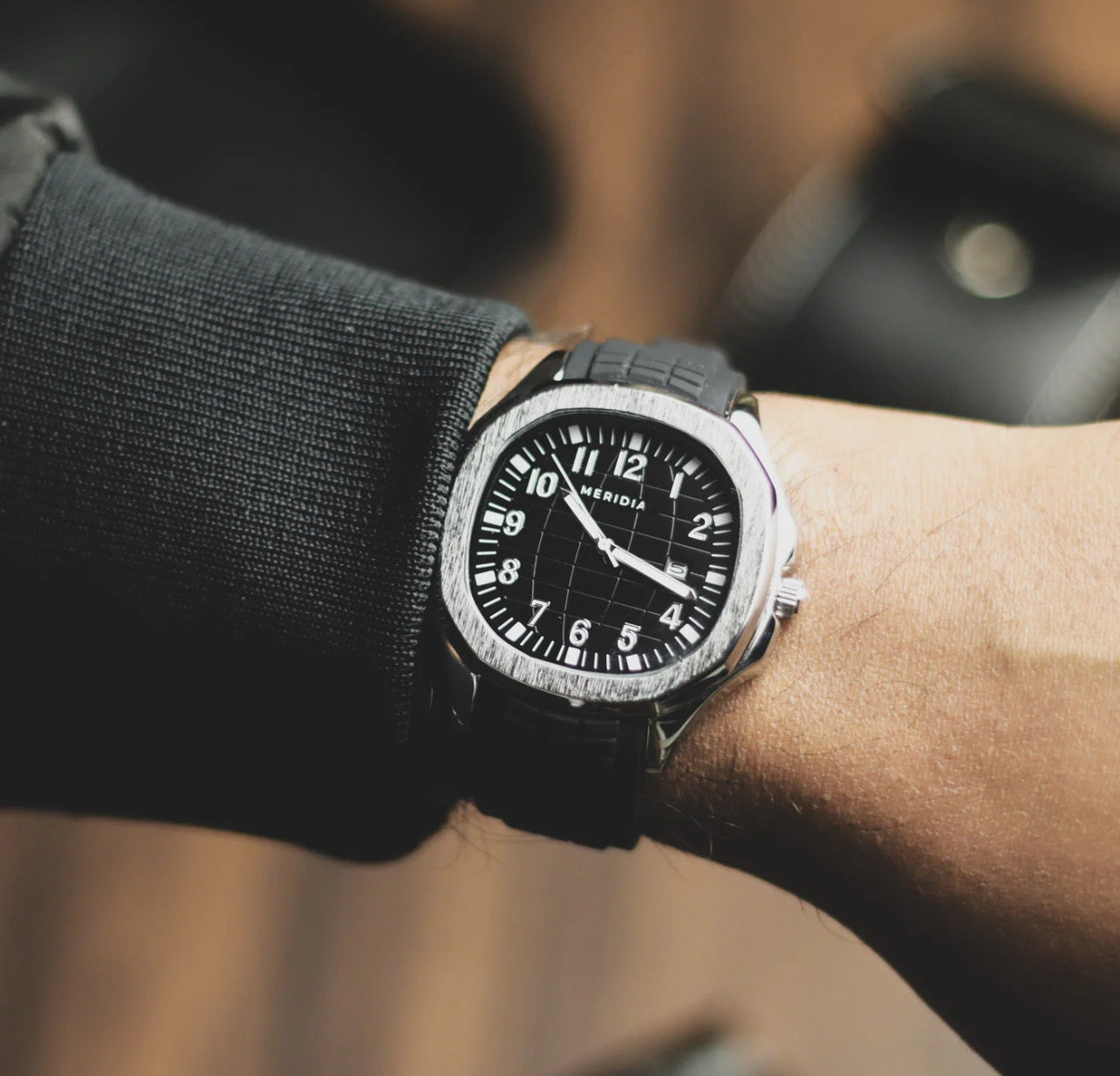 Silver Silicone Black Plated Round Date Display Analog Watch For Men